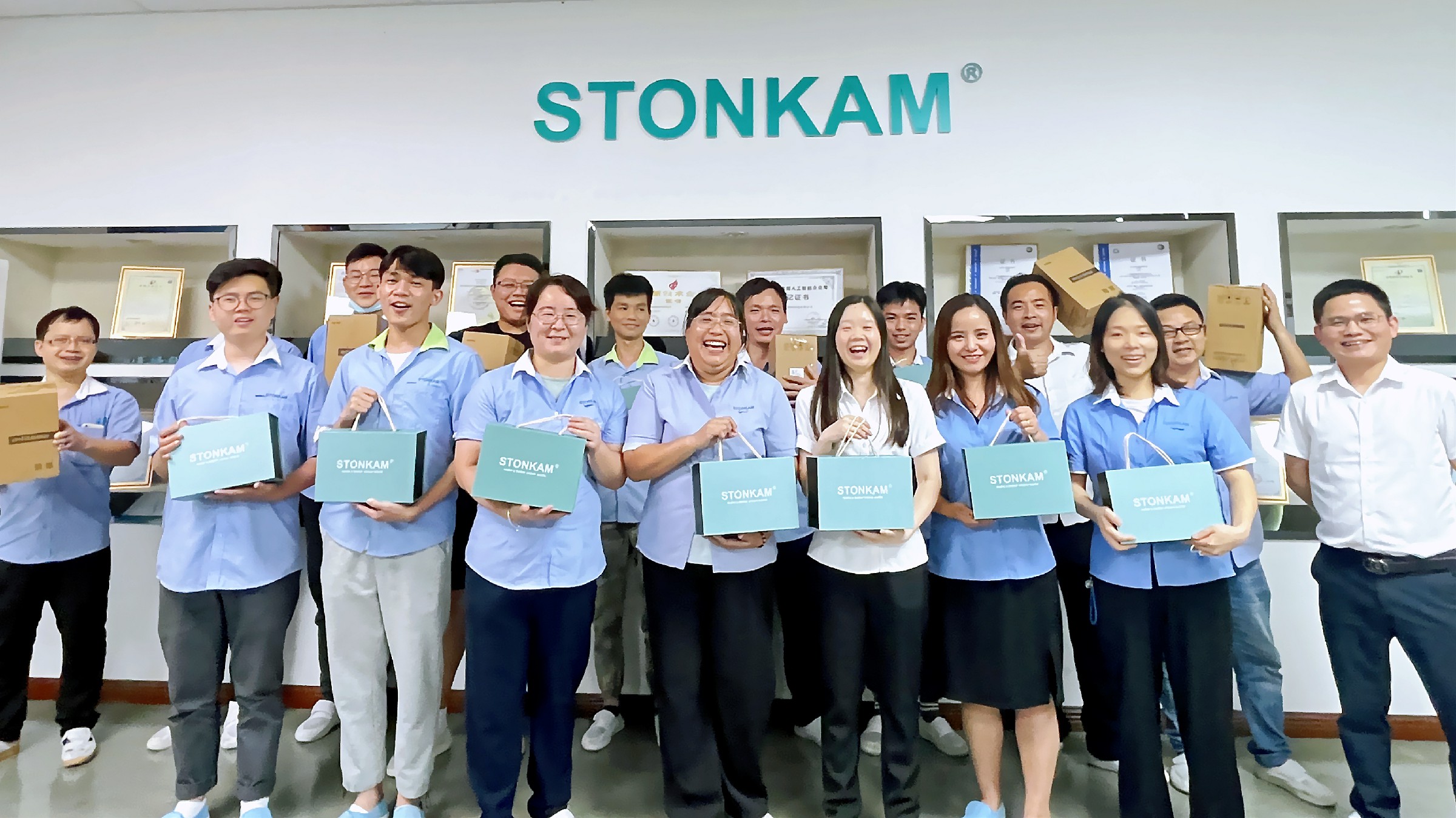 ¡El centro de producción de STONKAM tuvo una cálida fiesta de cumpleaños!