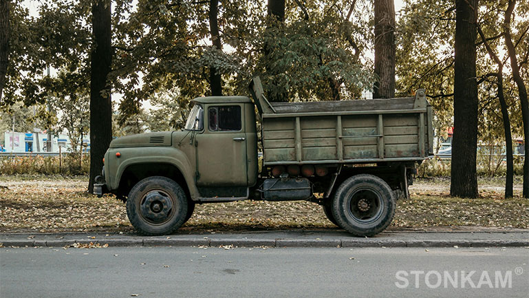 Caso de vehículos militares en Singapur | Mejora de la gestión de seguridad vehicular con sistemas MDVR y detección ultrasónica de puntos ciegos en entornos complejos